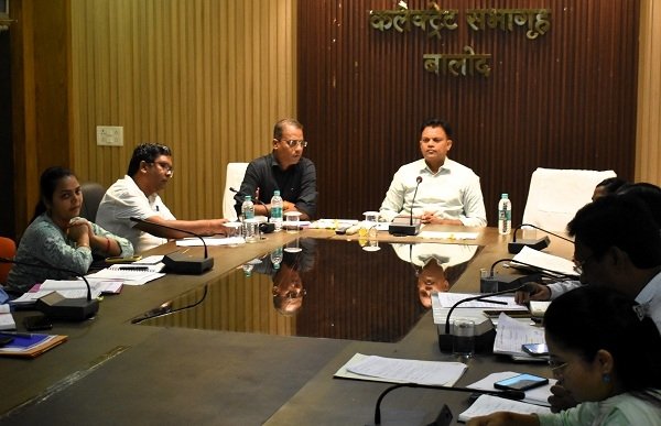 समर्थन मूल्य पर धान खरीदी के कार्य को सुचारू रूप से संपन्न कराने हेतु सभी तैयारियां सुनिश्चित की जाए: कलेक्टर श्री चन्द्रवाल
