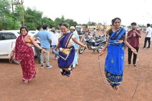 भिलाई में छत्तीसगढ़िया ओलंपिक में दमखम दिखा रहे हैं लोग, भंवरा, बांटी, लंबी कूद से लेकर अन्य खेलों में ले रहे हैं भाग, खेल मैदानों में दिख रहा है उत्साह का मंजर