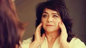 स्किन एक्सपर्ट्स ने दी चेतावनी, मेकअप उतारे बगैर सोने से जल्द आ सकता है बुढ़ापा