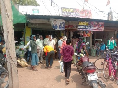 लॉकडाउन के पहले बाजार में जमकर उमड़ी भीड़, नियमो की उडी धज्जियां