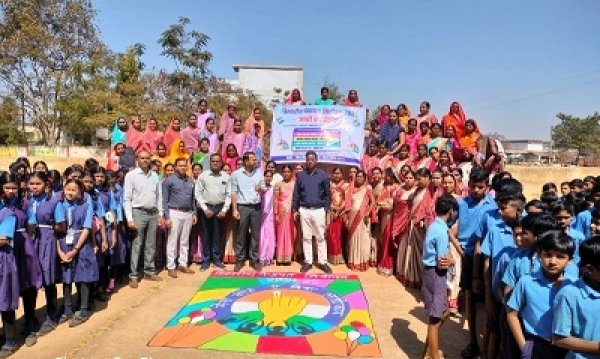 मतदाता जागरूकता अभियान के अंतर्गत गुण्डरदेही विकासखण्ड के ग्राम कचांदूर मंे किया गया &rsquo;जाबो&rsquo; कार्यक्रम का आयोजन