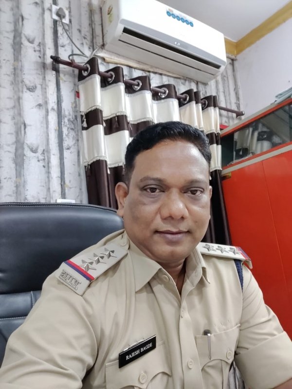 पुलिस महानिरीक्षक व पुलिस अधीक्षक ने कोतवाली प्रभारी राजेश बागड़े को किया सम्मान .....