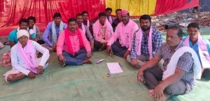 मृतक किसान के परिवार के समर्थन में जनता कांग्रेस के कोंडागांव जिलाध्यक्ष बैठे आमरण अनशन में ...