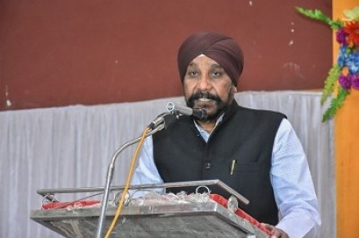 &lsquo;विवादों व मसलों को सुलझाने के लिए अल्पसंख्यक आयोग प्रभावी और बेहतर मंच&lsquo; - प्रभारी मंत्री