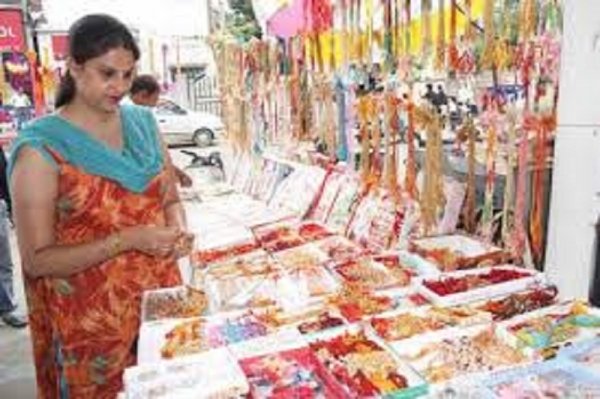 शारीरिक दूरी के साथ मनाएं त्यौहार तनाव मुक्त होकर पर्व को मनायें