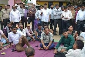 कलेक्टर डॉ. सिह ने ग्राम खपरी और कंचनपुर में लगाई चाौपाल ग्रामीणों के साथ बैठकर सुनी समस्याएं