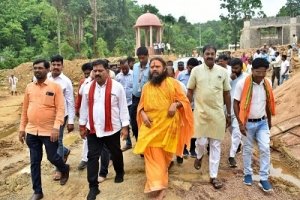 उपमुख्यमंत्री ने पाटेश्वर धाम में श्री राम जानकीदास जी महाराज की समाधि स्थल में पहुँचकर उन्हें दी श्रद्धांजलि