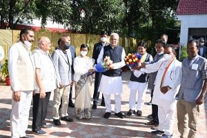 मुख्यमंत्री  भूपेश बघेल से गुरुघासीदास साहित्य एवँ संस्कृति अकादमी के सदस्यों ने की सौजन्य मुलाकात