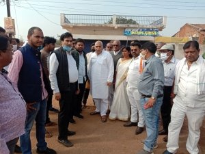 महापौर और विधायक ने किया वार्डों का औचक निरीक्षण