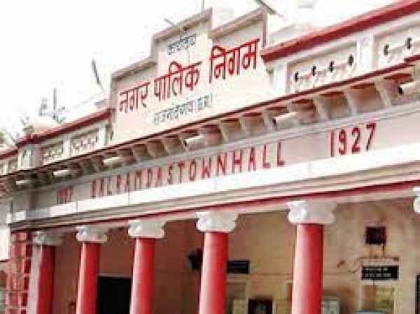 आयुक्त ने ली चेंबर ऑफ कामर्स के पदाधिकारियों की बैठक  दुकान के बाहर सामान रखकर व्यवसाय न करने व्यवसायियों से की अपील