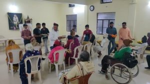 नये साल के प्रथम दिवस पार्टी, डांस, मस्ती एवं अन्य कार्य को छोड़कर युवाओं ने की गौ सेवा एवं मानव सेवा"
