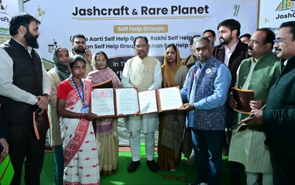 जशक्राफ्ट को मिला राष्ट्रीय पहचान का नया मंच :महिलाओं द्वारा बांस, छिंद, मिट्टी एवं लकड़ी से बनाए उत्पाद मिलेंगे देश के विभिन्न एयरपोर्ट पर