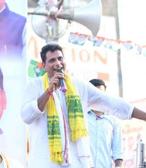 बिजली बिल देख परेशान हो रहे आम लोग बढ़ी हुई बिल से जेब हो रहे खाली - देवेन्द्र यादव