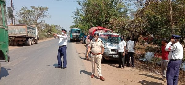 *ट्रैफिक नियमों का उल्लंघन करने वाले वाहन चालकों के विरुद्ध की गई कार्यवाही*