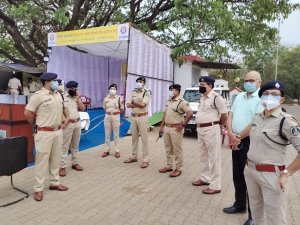 दुर्ग पुलिस ने पुलिस परिवार के लिए प्रारंभ की कोविड हेल्प डेस्क , पुलिस अधीक्षक प्रशांत ठाकुर ने किया शिविर का शुभारम्भ