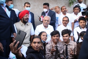 न फॉर सीजी प्राइड&rsquo; के दौरान हॉली एंजल इग्लिस मीडियम स्कूल के विद्यार्थी