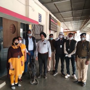 गुरूद्वारा कमेटी ने पावर हाउस स्टेशन को भेंट किया व्हील चेयर
