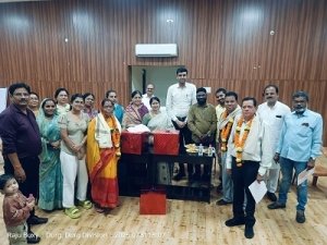 नगर निगम में सेवानिवृत्त कर्मचारियों का विदाई समारोह, मेयर व कमिश्नर ने रिटायर्ड अधिकारी/ कर्मचारियों का किया सम्मान,भावुक पल दी विदाई: