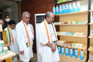 मुख्यमंत्री ने रायपुर के संजीवनी केन्द्र का किया निरीक्षण ...