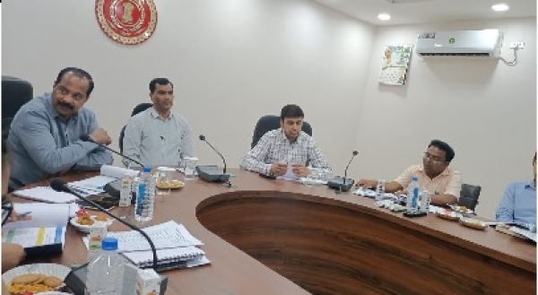 स्वास्थ्य और पोषण व्यवस्था सुदृढ़ करने कलेक्टर ने ली समीक्षा बैठक