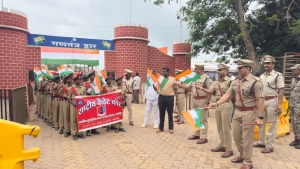 कलेक्टर और पुलिस अधीक्षक ने एनसीसी कैडेट और स्काउण्ट गाइड के तिरंगा रैली में हुए शामिल