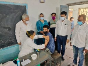 संक्रमण के लिए लोग सजग हुये हैं, स्वतः पहुॅच रहे टीकाकरण केन्द्र-विधायक