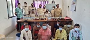 अवैध शराब कारोबार में लिप्त लोगो पर दुर्ग पुलिस की बड़ी कार्यवाही ...