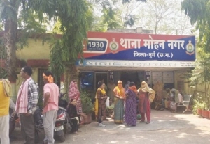 प्रेमप्रसंग में गई एक नाबालिक युवति की जान, लड़की के परिजनों ने किया थाने का घेरा