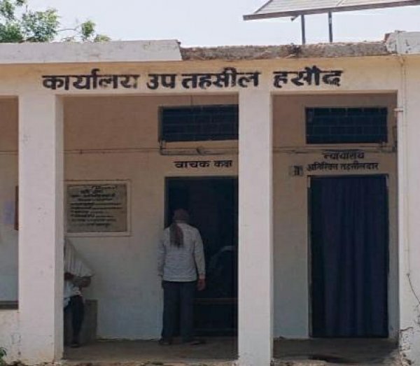 बिना प्रभार के पटवारी कार्यालय अनाथ, किसान व ग्रामीण परेशान