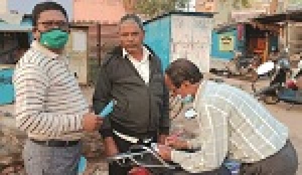 मास्क नहीं लगाने, सोसल डिस्टेंसिंग का पालन नहीं करने पर निगम व प्रशासन की टीम द्वारा कार्यवाही जारी, मॉस्क नहीं लगाने पर दो दिन में 4 हजार रूपये वसूले जुर्माना