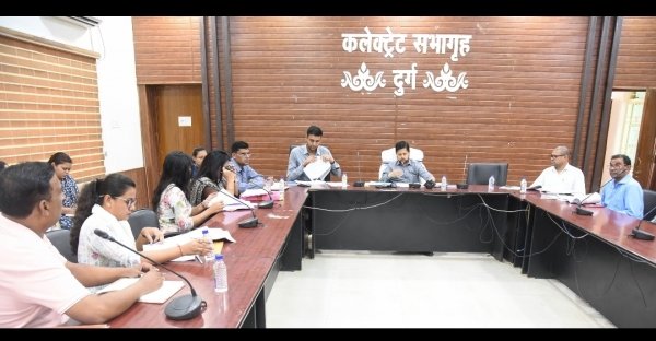 कलेक्टर  ने प्रधानरूचि नही लेने पर आवास स्वीकृति की जाएगी निरस्त - कलेक्टर