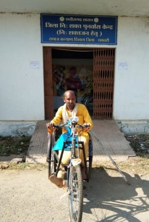 आवेदन देते ही मोटराईज्ड ट्रायसायकल मिलने से श्री श्याम लाल हुए खुश