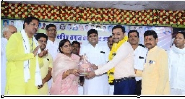 चंद्रनाहु कुर्मी क्षत्रिय समाज द्वारा शपथ एवं प्रतिभा सम्मान समारोह