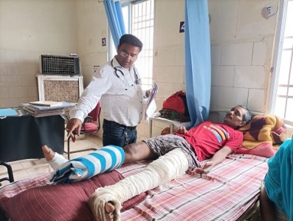 मानवता : जीवनदीप समिति के सदस्य राजेश माखीजानी के ततपरता से बच गई घायल युवक की जान