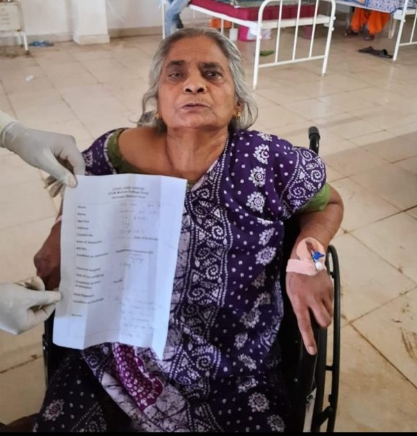 76 साल की  डायबिटीज और हाइपरटेंशन की मरीज, फीडिंग जीरो था, मेडिकल टीम की निगरानी में गजब की हुई रिकवरी, डिस्चार्ज होकर महिला लौटी घर