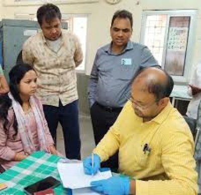 आतंकी हमले में घायल पूजा अग्रवाल की स्वास्थ्य मंत्री श्री श्याम बिहारी जायसवाल के निर्देश पर अम्बेडकर अस्पताल में जांच, उपचार और काउंसलिंग की गई