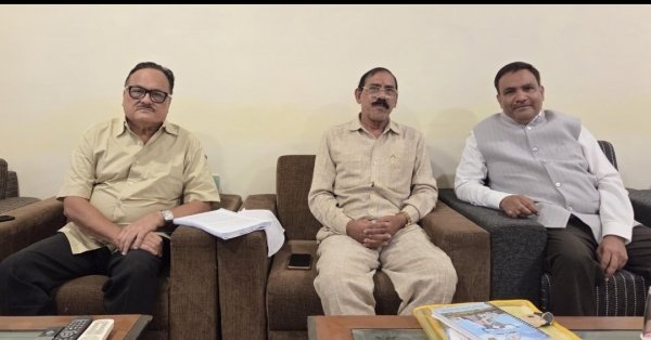वक्फ बोर्ड अध्यक्ष डॉ. सलीम राज ने यूसीसी समिति सदस्यों से की सौजन्य मुलाकात ,सरल भाषा में पुस्तक प्रकाशित करने का दिया सुझाव