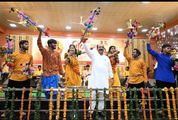लोरमी में अरुण साव ने हजारों बहनों संग मनाया तीजा तिहार ,महादेव की पूजा-अर्चना कर क्षेत्र की माताओं-बहनों की खुशहाली की कामना, लोकगीतों से गूंजा मानस मंच