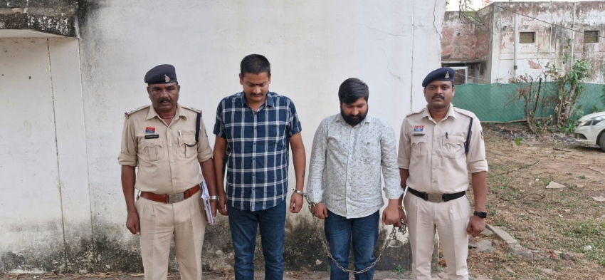 संपत्ति कुर्की के डर से दो फरार आरोपियों ने किया सरेंडर, मोहड़ अवैध रेत उत्खनन व फायरिंग मामले में भेजे गए जेल