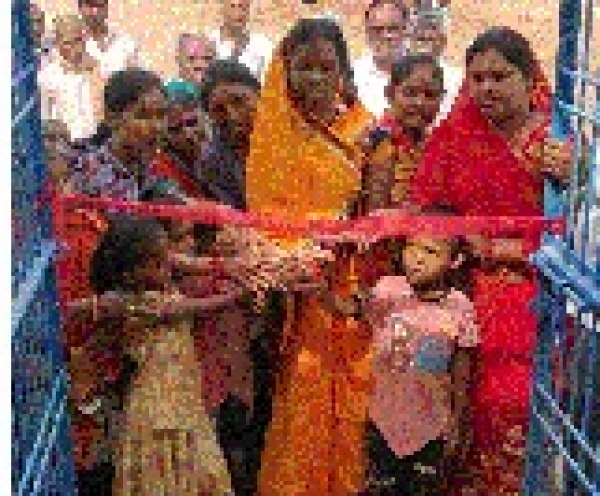 विधायक इन्द्रशाह मण्डावी ने छोटे बच्चों के हाथों फीता कटवाकर किया आंगनबाड़ी भवन का लोकार्पण