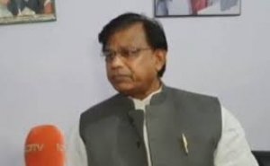 भ्रष्टाचार के आरोपों के बीच बिहार के श&zwj;िक्षा मंत्री मेवालाल चौधरी ने शपथ लेने के तीन दिन बाद ही दिया इस्तीफा