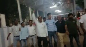 नही मिली अंडर ब्रिज खोलने की अनुमति पर जनता  के हितों को ध्यान रखते हुए कांग्रेसियों ने खोल दिए मार्ग क्या पुलिस प्रशासन करेगी कार्यवाही या फिर रहेगी मौन