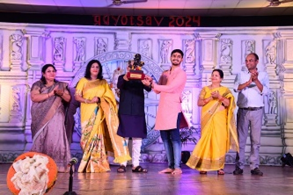 कृष्णा पब्लिक स्कूल में सांस्कृतिक प्रस्तुतियों के साथ राष्ट्रस्तरीय 'प्रज्ञोत्सव' का रंगारंग समापन