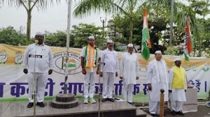 पीसीसी अध्यक्ष दीपक बैज ने राजीव भवन में ध्वजारोहण किया