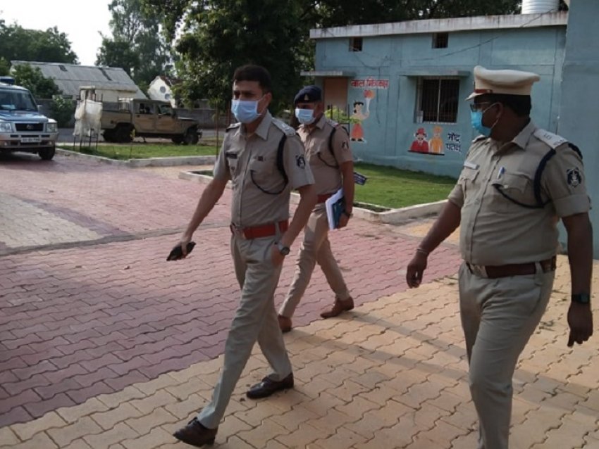 गोलीकांड के फरार आरोपी ने फिर किया तीन राउंड फायरिंग नेवई पुलिस को दे रहा खुलेआम चुनौती