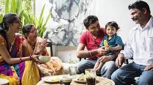 वर्किंग कपल्स के लिए बोझ नहीं, एक कीमती गिफ्ट है जॉइंट फैमिली