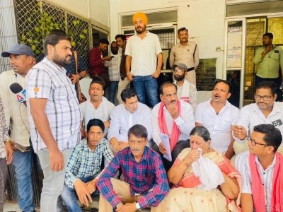 धीरज बाकलीवाल के नेतृत्व में कांग्रेस का जनहित प्रदर्शन: अत्यधिक ई-चालान और बढ़े परिवहन शुल्क के खिलाफ सौंपा ज्ञापन
