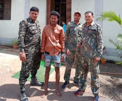 थाना चिल्फी  जिला कबीरधाम पुलिस अभिरक्षा से हथकड़ी  निकाल कर भागे आरोपी को चिल्फी पुलिस ने किया गिरफ्तार