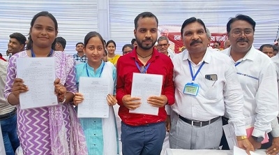 नौकरी तिहार : 23 सब इंजीनियरों को मुख्यमंत्री ने सौंपा नियुक्ति पत्र