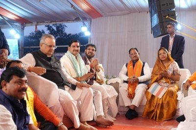 &ldquo;भिलाई में उमड़ा श्रद्धा का सैलाब: दिव्य दरबार में फरियादियों की भीड़, हनुमंत कथा में नेताओं का जमावड़ा&rdquo;